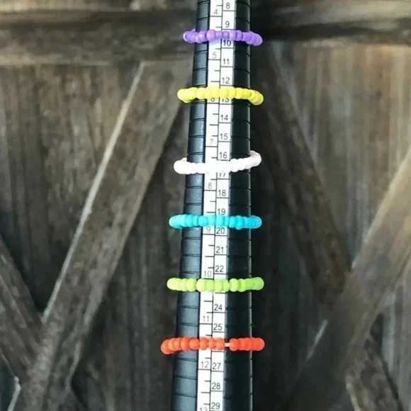 6 Pack Gummy Bear Rainbow Stretch Seed Bead Rings NWT - Picture 4 of 4